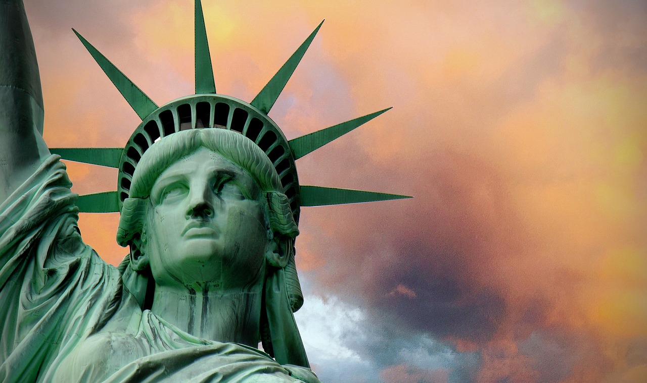 Statue of Liberty image to represent political narration